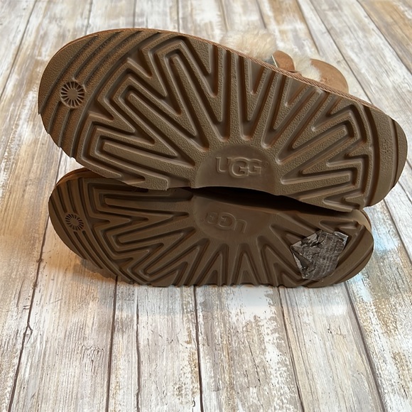 Girls brand new without box Ugg boots. - Picture 4 of 5
